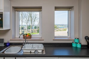 Microwave, oven, cookware/dishes/utensils - Ty Ogwen -  a house that sleeps 6 guests  in 3 bedrooms (Caernarfon)