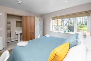 3 bedrooms, iron/ironing board, internet