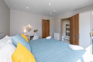 3 bedrooms, iron/ironing board, Internet