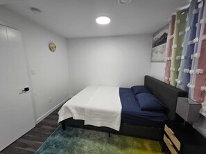 1 quarto, escrivaninha, ferros/tábuas de passar roupa, Wi-Fi de cortesia