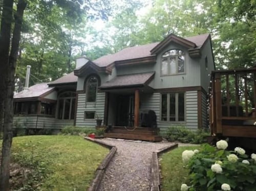 Beautiful cozy house in Chelsea - w 3 bedrooms 

Enjoy, relax at Champêtre house