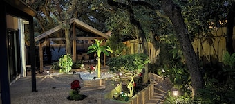 Cozy Luxury Pool + Home Theater + Backyard Oasis