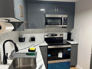 Micro-ondes, four, plaque de cuisson, lave-vaisselle