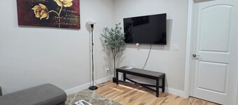Southwest Cozy vibes, fast Wi-Fi – your chill Calgary escape starts here!
