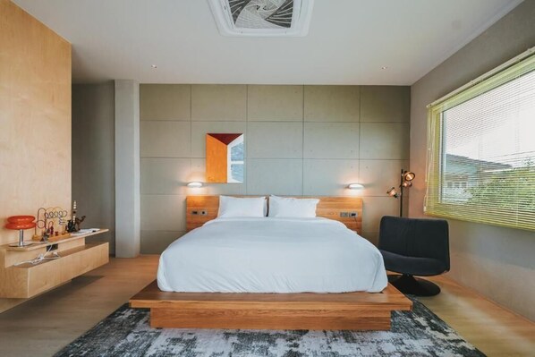 Deluxe Double Room, Sea View | Premium bedding, free minibar, free WiFi, bed sheets