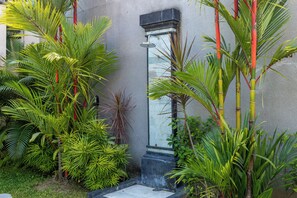 Villa | Zona de estar | Televisión de pantalla plana de 32 pulgadas con canales digitales