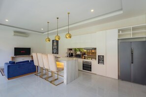 Villa | Cocina privada | Refrigerador, tostadora y licuadora 