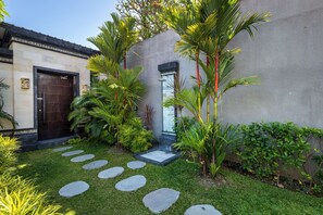 빌라 | 거실 공간 | 디지털 채널 시청이 가능한 32인치 평면 TV, TV