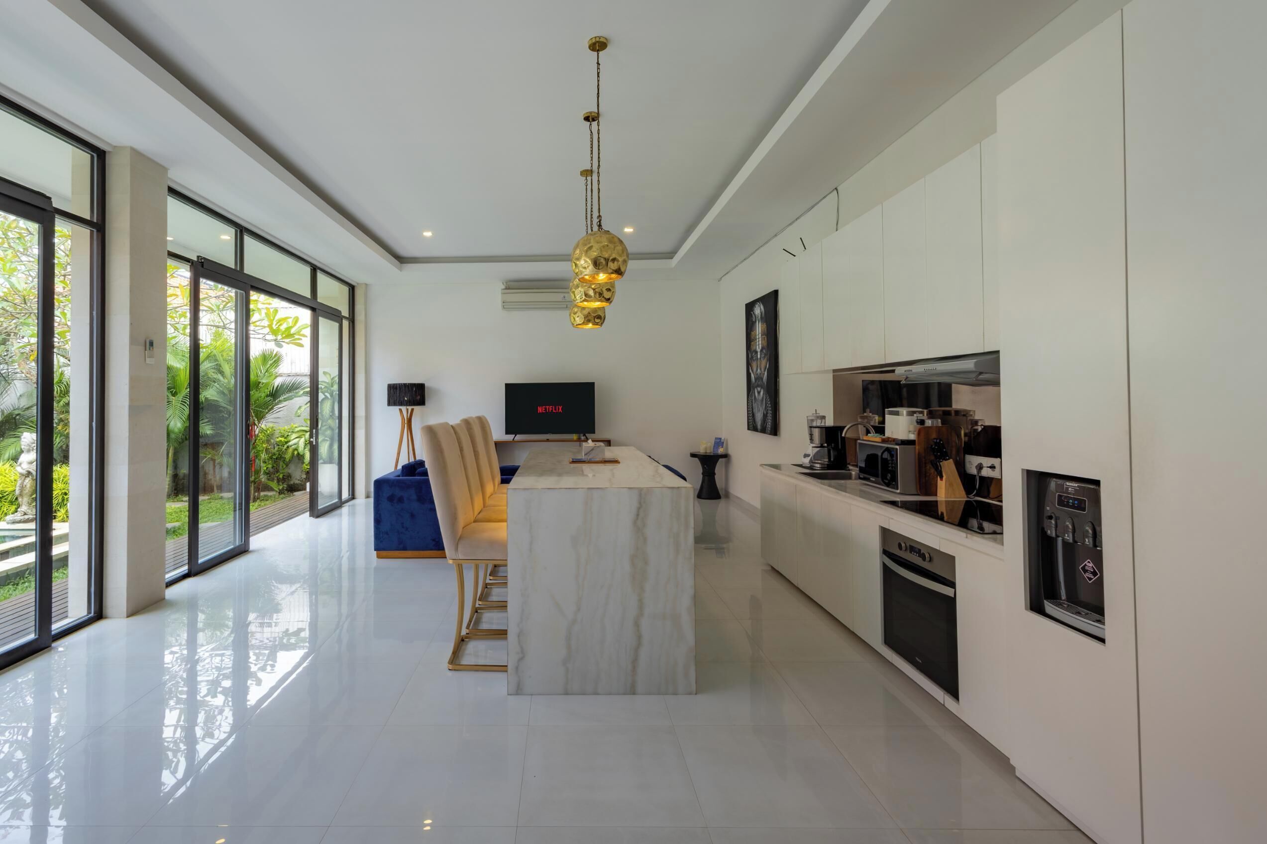 Villa | Privékeuken | Een koelkast, een broodrooster, een blender
