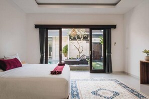 Huvila | Tallelokero huoneessa, silitysrauta/-lauta