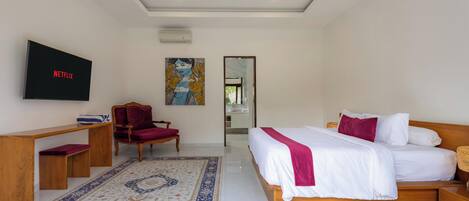 別墅 | 房內夾萬、熨斗/熨衫板