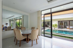 Villa | Dining room