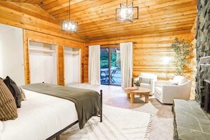 7 habitaciones, tabla de planchar con plancha y cuna de viaje