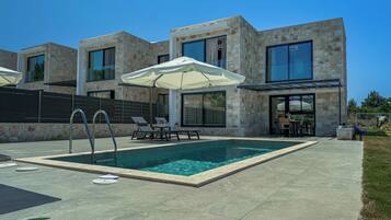 Seasonal outdoor pool, pool umbrellas, sun loungers