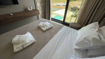 Laptop workspace, soundproofing, iron/ironing board, free WiFi