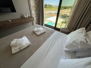 Laptop workspace, soundproofing, iron/ironing board, free WiFi