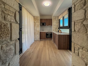 Mini-fridge, microwave, oven, stovetop