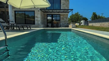 Seasonal outdoor pool, pool umbrellas, sun loungers