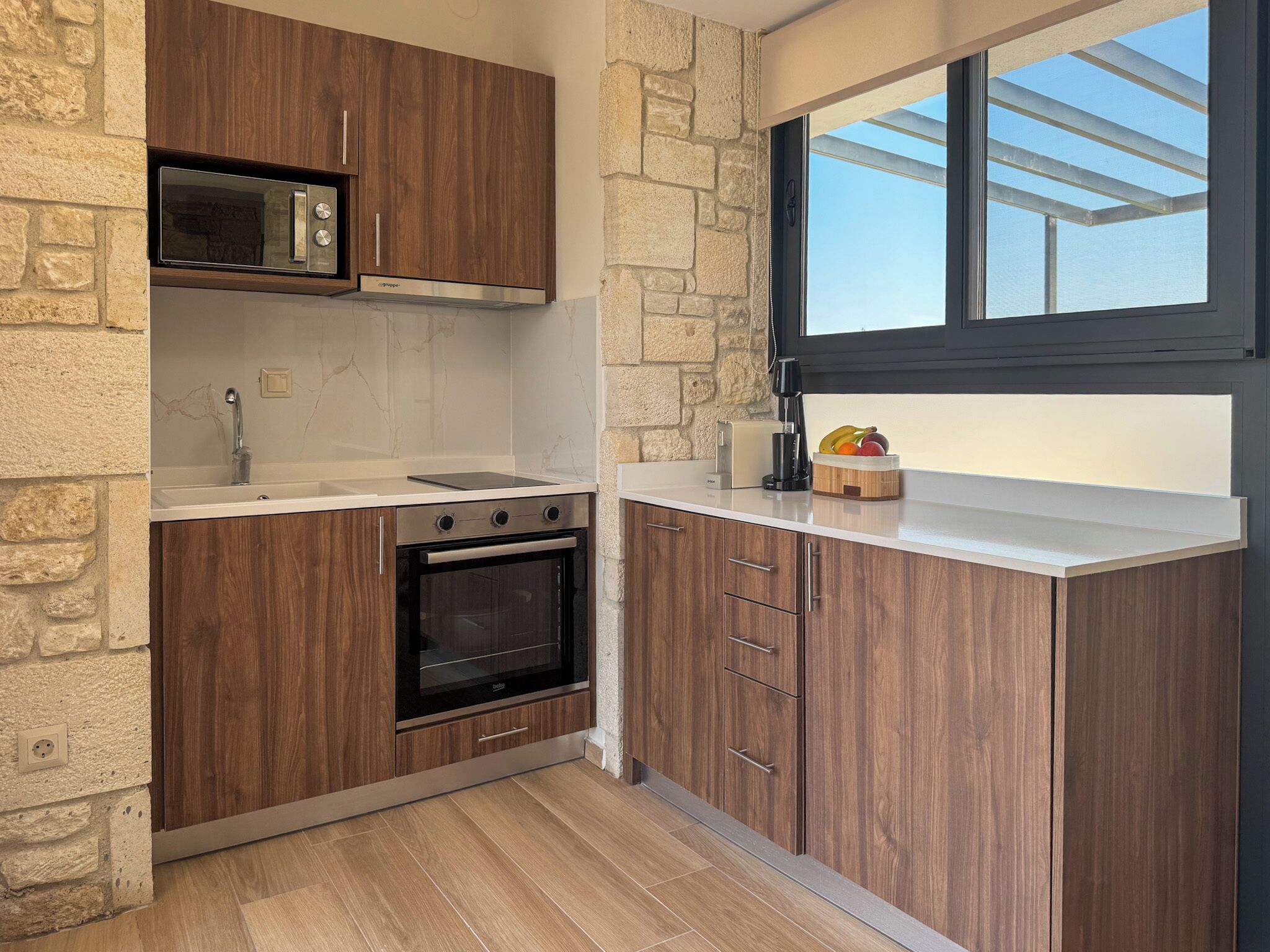Mini-fridge, microwave, oven, stovetop