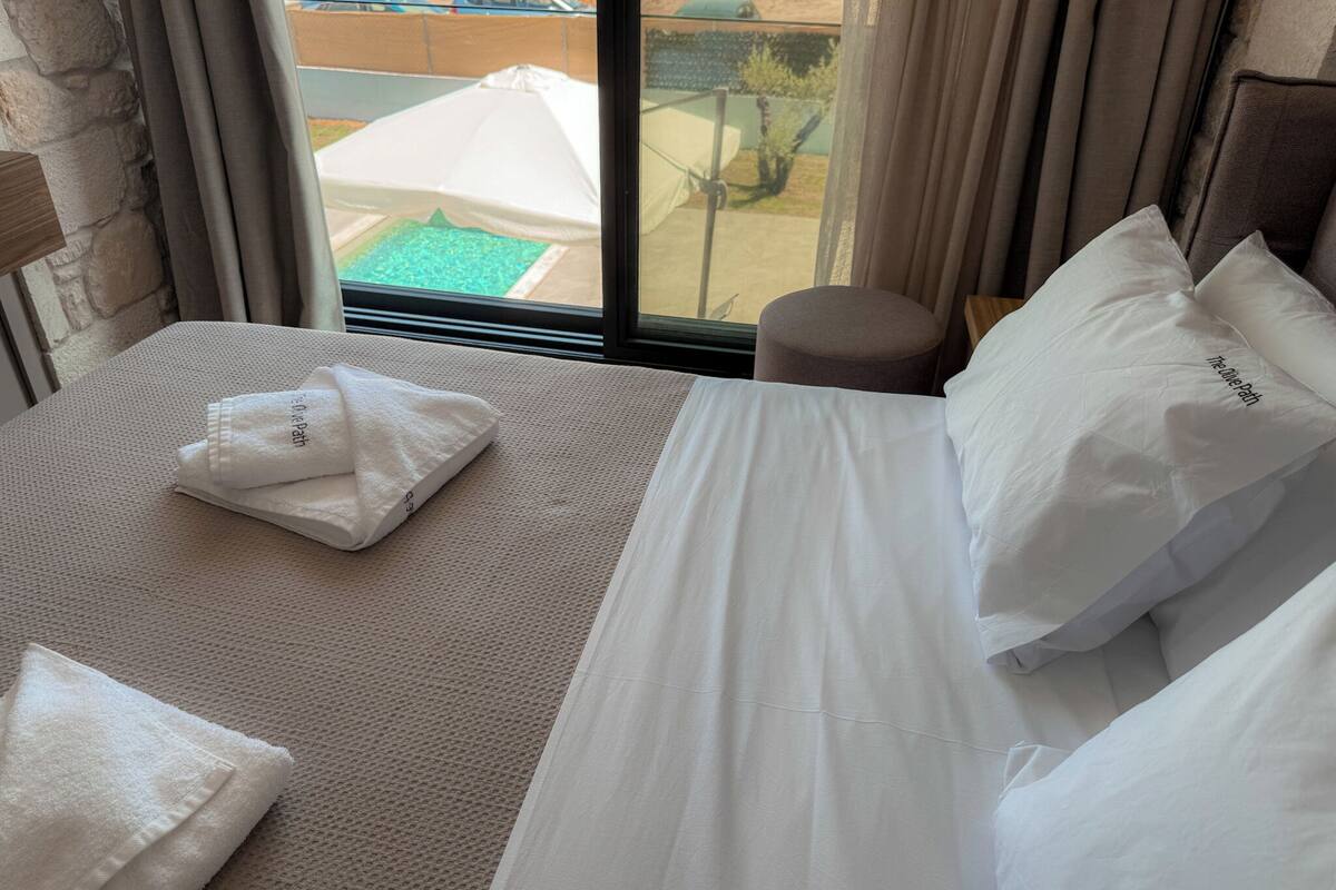 Laptop workspace, soundproofing, iron/ironing board, free WiFi