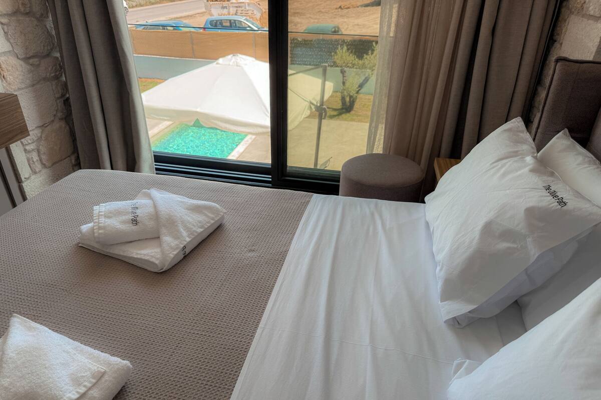 Laptop workspace, soundproofing, iron/ironing board, free WiFi