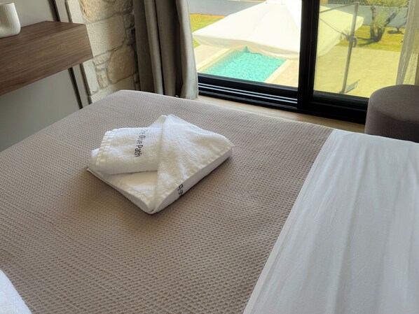 Laptop workspace, soundproofing, iron/ironing board, free WiFi