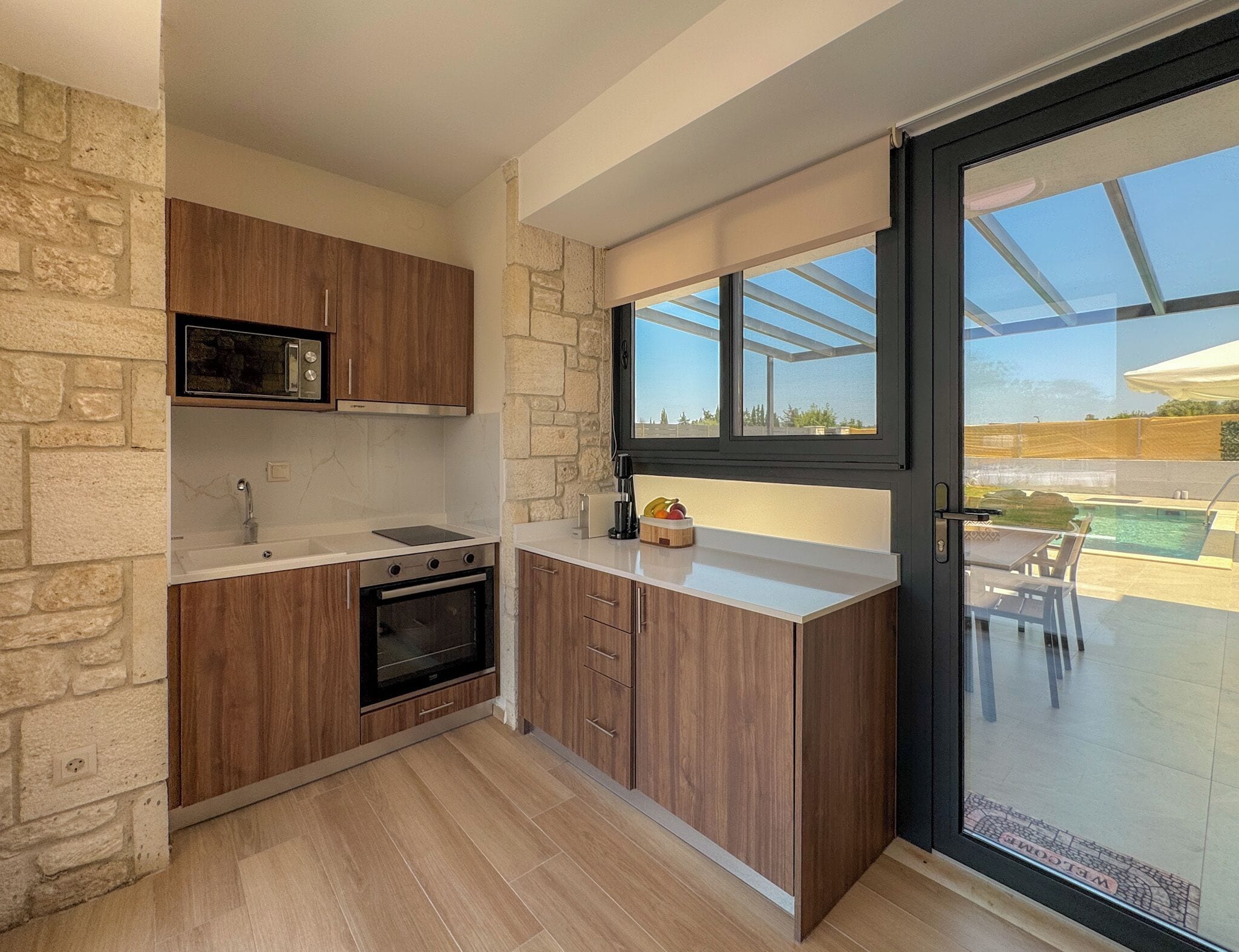 Mini-fridge, microwave, oven, stovetop