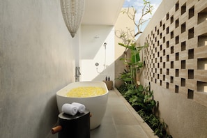 Articles de toilette gratuits, serviettes fournies, savon, shampoing