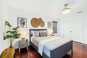 3 chambres, fer et planche à repasser, Wi-Fi, draps fournis