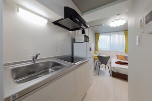 雪櫃、微波爐、爐具、廚房用具/餐具/器皿