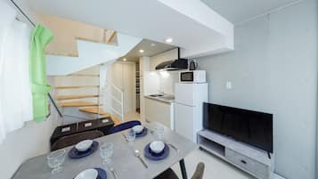 Apartment, Non Smoking (403) | Living area