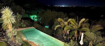 RiverRock Retreat Maroochy, Sunshine Coast: 6 bed 6, bath, 15 min from beach