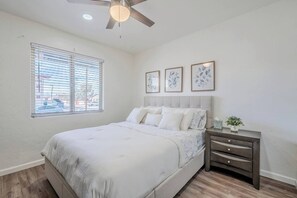 1 habitación, tabla de planchar con plancha, wifi gratis y ropa de cama