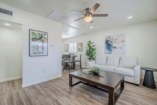 TV, offices - Just down the street from the University of Arizona this 1 bedroom 1 bathroom is fully remodeled with your own dedicated electric vehicle charger by Tucson Renter Properties (Tucson)