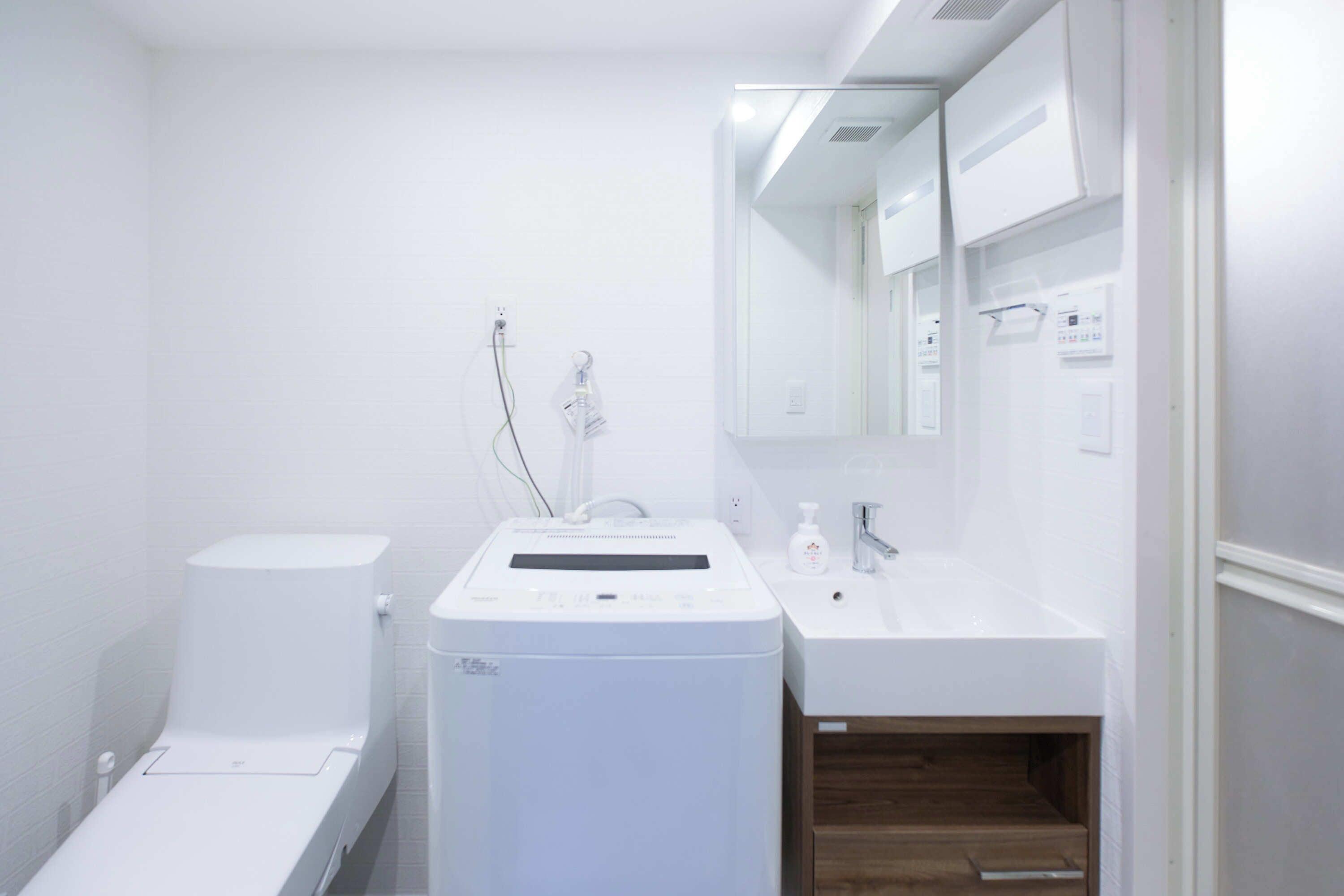 Tina con regadera, amenidades de baño gratuitas, secadora de cabello 