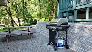 Outdoor dining - House in Seaside- Elsie’s Humble Haven   Creekside view (Seaside)