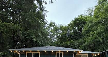 House in Seaside- Elsie’s Humble Haven Creekside view