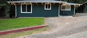 House in Seaside- Elsie’s Humble Haven Creekside view