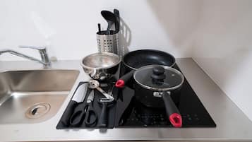 A(2p), Non Smoking | Private kitchen | Fridge, microwave, stovetop, cookware/dishes/utensils