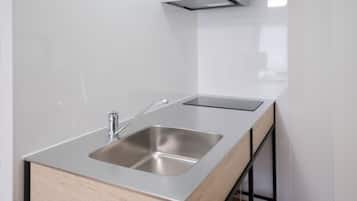 B(6p), Non Smoking | Private kitchen | Fridge, microwave, stovetop, cookware/dishes/utensils