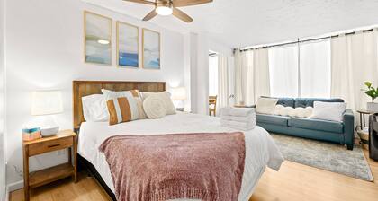 Charming Riverwalk Retreat – Spacious Downtown Condo