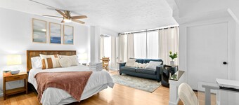 Charming Riverwalk Retreat – Spacious Downtown Condo