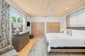 2 bedrooms, desk, iron/ironing board, WiFi