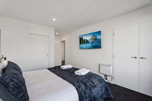 2 bedrooms, desk, iron/ironing board, WiFi - Treble Cone Views  - 2 Bedroom Apartment (Wānaka)