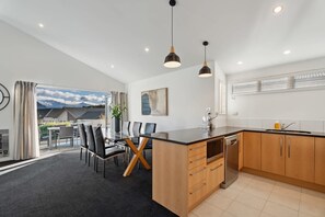 Fridge, microwave, oven, stovetop - Treble Cone Views  - 2 Bedroom Apartment (Wānaka)