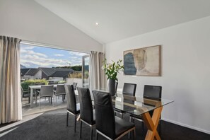 Dining - Treble Cone Views  - 2 Bedroom Apartment (Wānaka)
