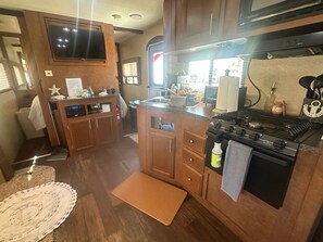 電子レンジ、オーブン、コンロ