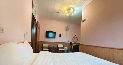 Alishan | Double Room near Fenqihu Old Street | Bus Access | 新天山茶業民宿雙人房