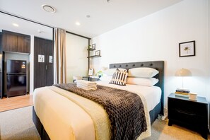 2 slaapkamers, een bureau, een strijkplank/strijkijzer, gratis wifi