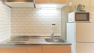 502 (3 people), Non Smoking | Private kitchen | Fridge, microwave, stovetop, cookware/dishes/utensils